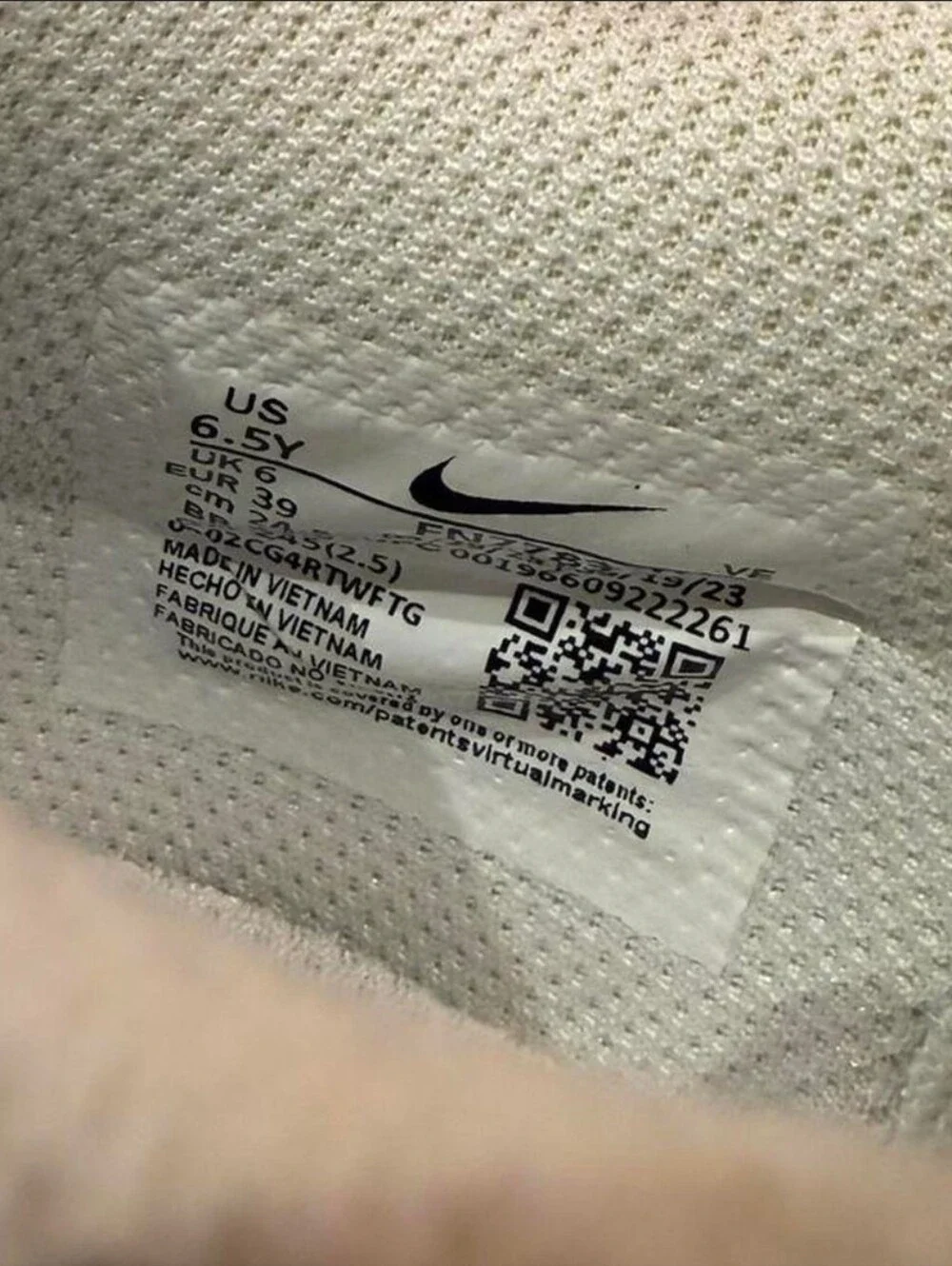 Nike Dunk Knicks Low-Top Sneakers in White, Blue & Orange Youth/Womens